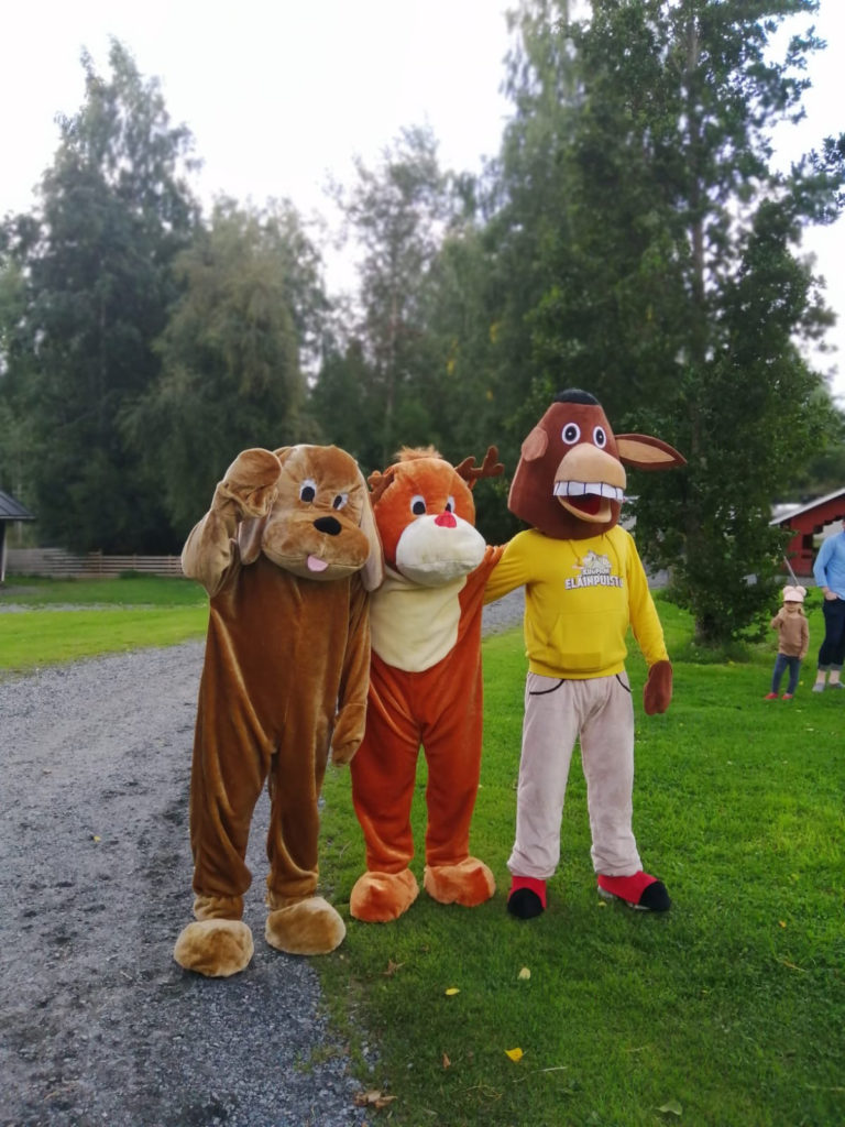 Kuopion kotieläinpuiston kolme maskottia.