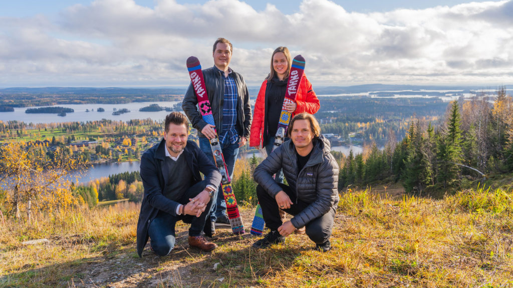 Kuvassa vasemmalta Ville Puustinen, Teo Kuosmanen, Isa-Maria Tervonen ja Heppu Pentti Tahkon huipulla.